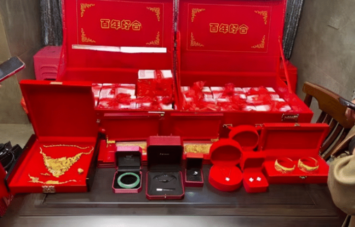 项思醒订婚宴曝光,奢华程度超越明星,彩礼最亮眼的是翡翠!