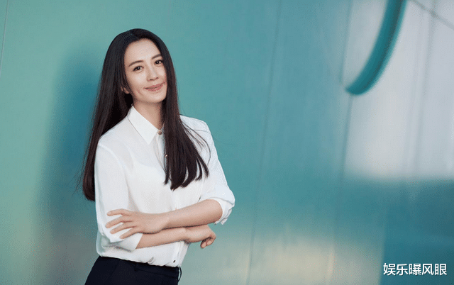 乔家的儿女|她是央视主持人，拍戏时意外怀孕，如今孩子11岁，生父依然是个谜