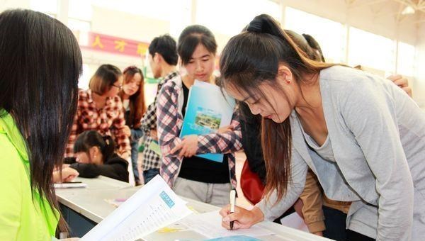 阳光语言矫正说|学历尴尬的“二本生”，毕业都去哪了？过来人：多半从事3种工作