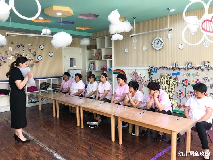 幼儿园全攻略|幼儿园保育员是怎样的存在?请不要叫她们“阿姨”,她们也是老师