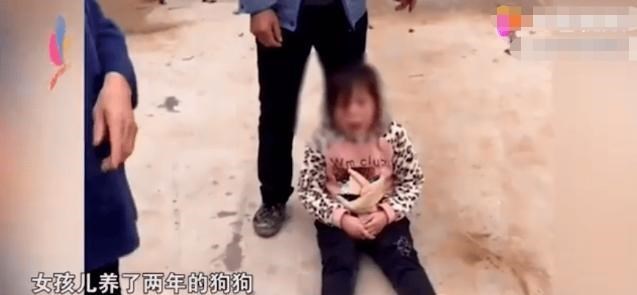 小女孩打奶奶却得到了网友的支持:似乎看到了小时候的自己