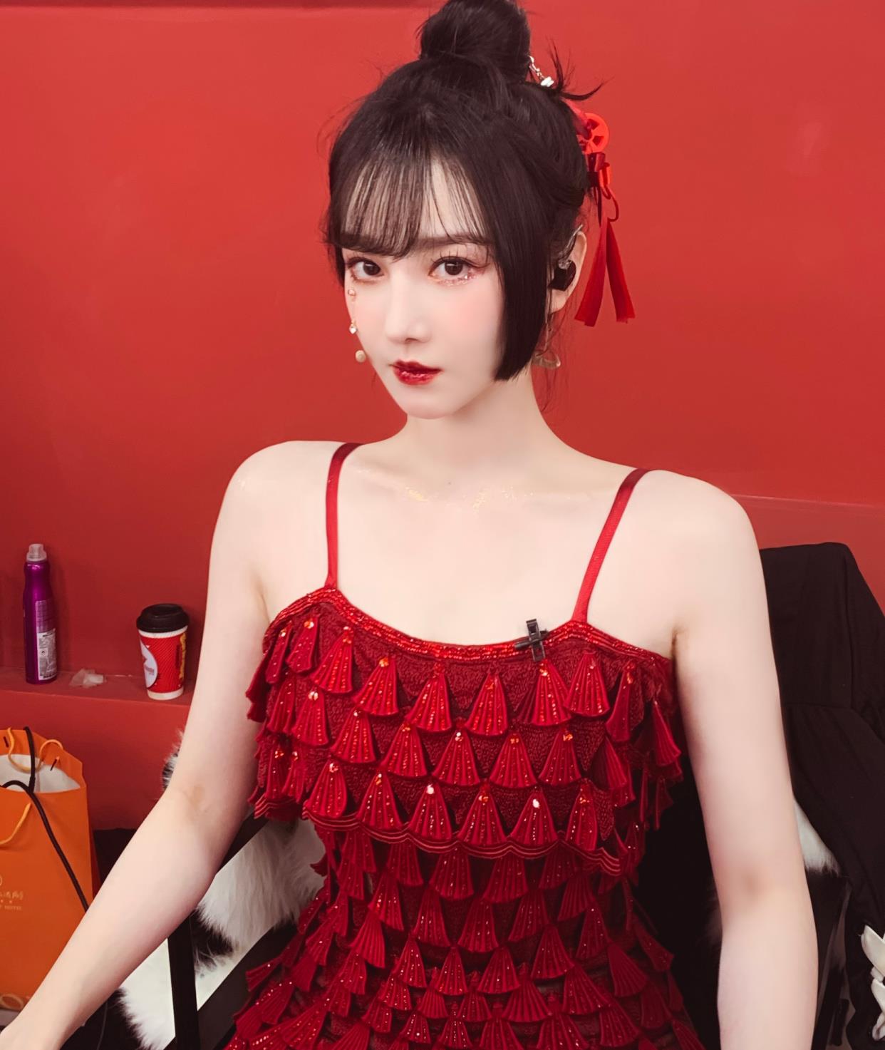 陈小纭|从“心机婊”到“作女”，她扯开了不红艺人的遮羞布