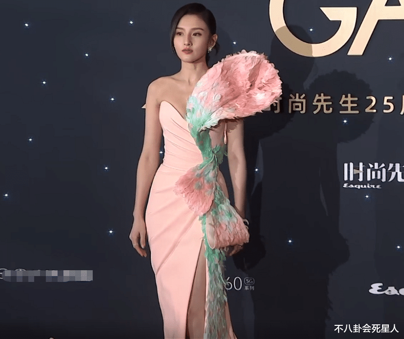 景甜|开年红毯来了！张雨绮一脸疲态，景甜大红唇，吴谨言干瘦冒青筋