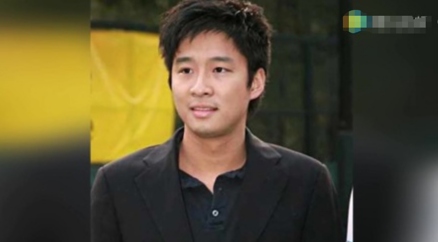 霍启山|多情的霍启山:恋过章子怡,错过何超莲,最听大嫂郭晶晶的话