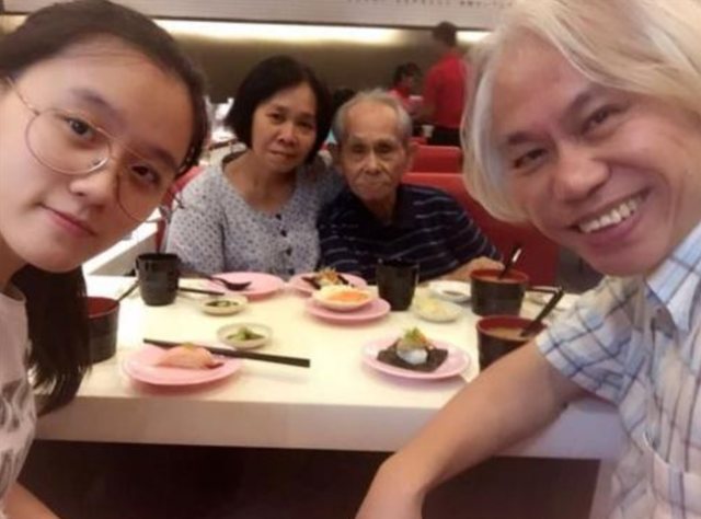 林靖恩|17岁少女林靖恩因爷孙恋走红网络，8年过去后，已失去纯真笑容