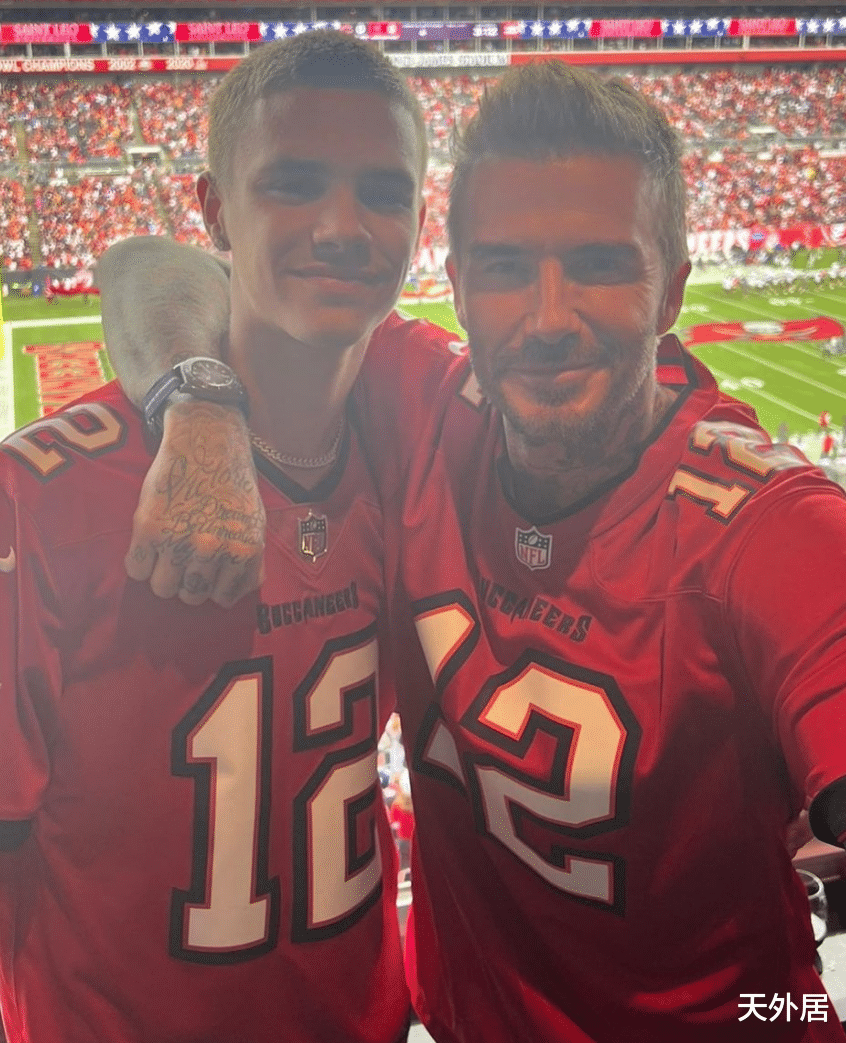 哈珀·贝克汉姆|太亲密！贝克汉姆与10岁女儿跨年，又嘴对嘴亲吻还摇晃，无惧争议