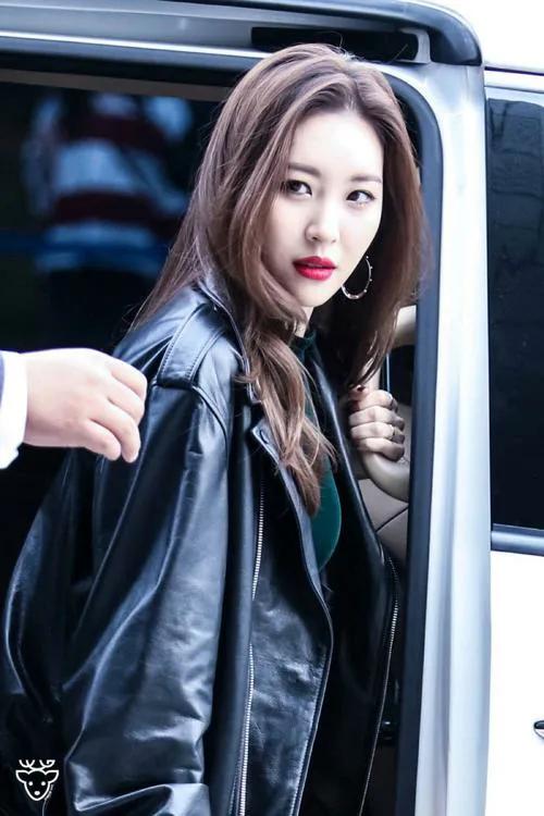 花影爱花 “南韩第一腿精\＂明星李宣美，12岁进女团赚钱养家，给经纪人打钱