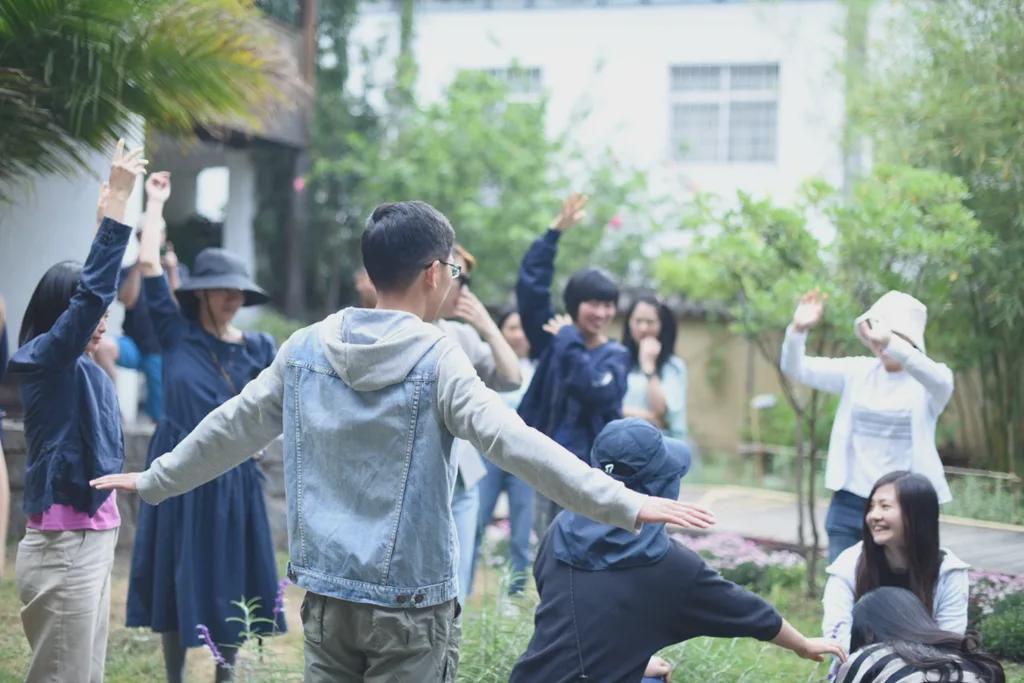 丑故事|儿子被学校强制休学，我带他离开了北京