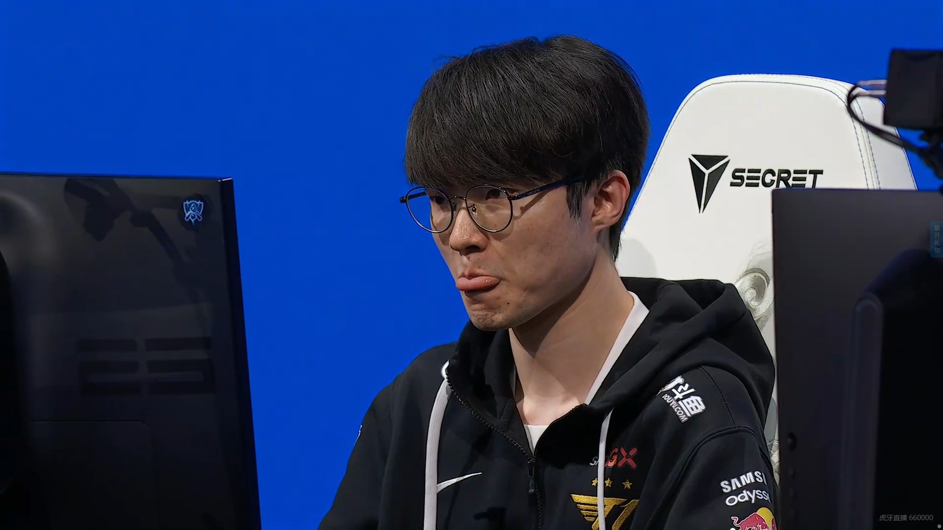 t1|T1止步四强Faker一脸难以接受！kkOma笑得如同夺冠