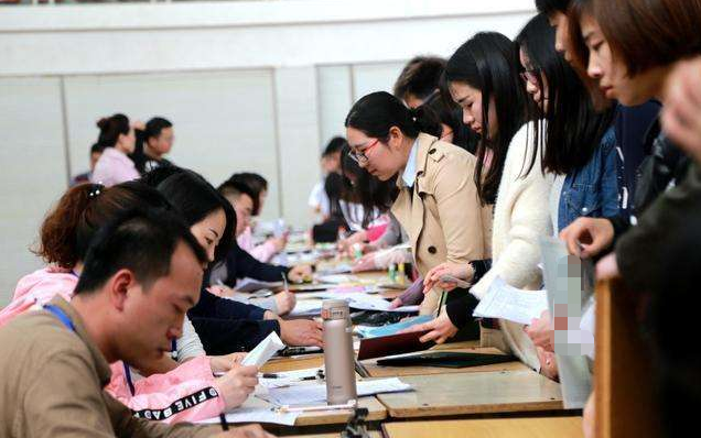 中小学|事业单位招“聘用制”工作人员，年薪10W起步，毕业生别错过