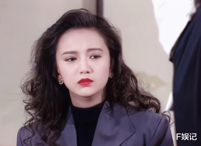 周迅|56岁冻龄曾华倩素颜去购物 素颜还能打不过被港媒曝现脱发危机？