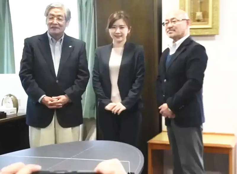 全球时尚号 福原爱找到“新工作”，当某大学客座教授，穿西装好有气质