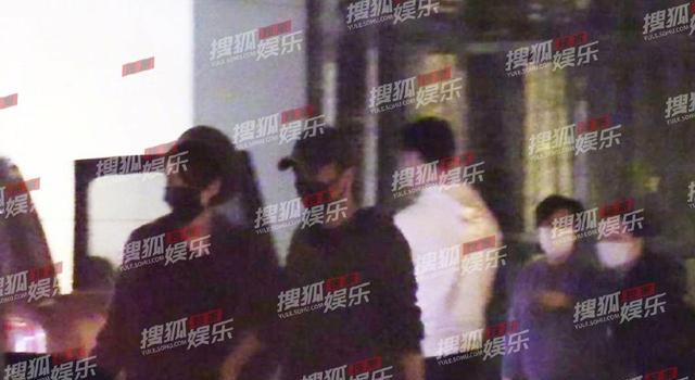 谢霆锋|张柏芝大儿子近照，爆炸头皮肤黑到发亮，胡子拉碴不像老爸谢霆锋