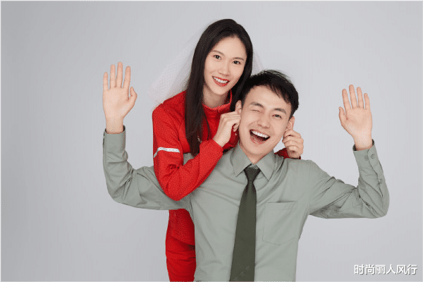 时尚丽人风行|蹦床冠军明星脸大爆火！朱雪莹“凤凰飞天”，穿中国红旗袍拿金牌