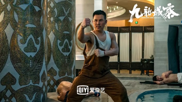 圣诞节|《九龙城寨》上映，硬汉释彦能拳战恶霸，美女老大改造城寨