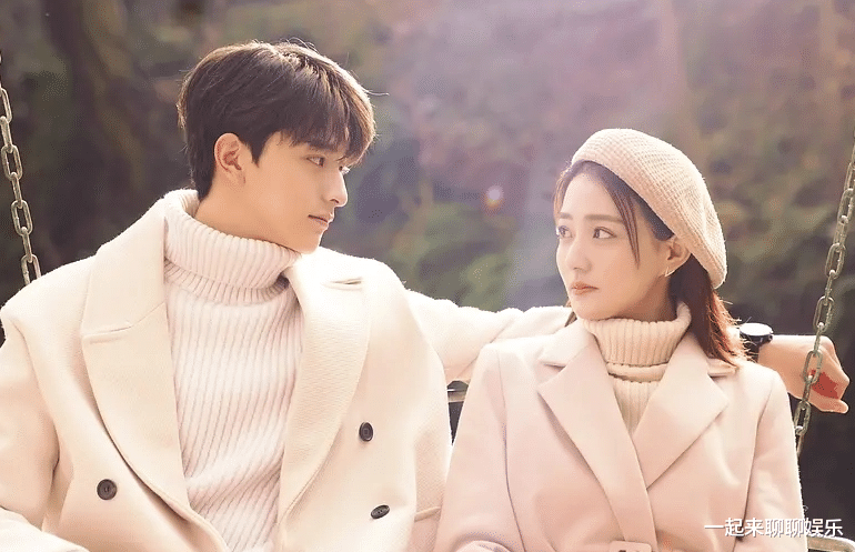 徐璐|徐璐跟网红同框站在最边上，颜值却碾压，果然明星不是随便能当的