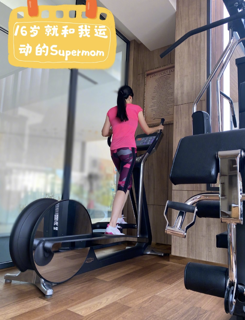 吴尊|吴尊晒自拍秀肌肉，意外曝光新豪宅内景，健身房星空影院配置超全