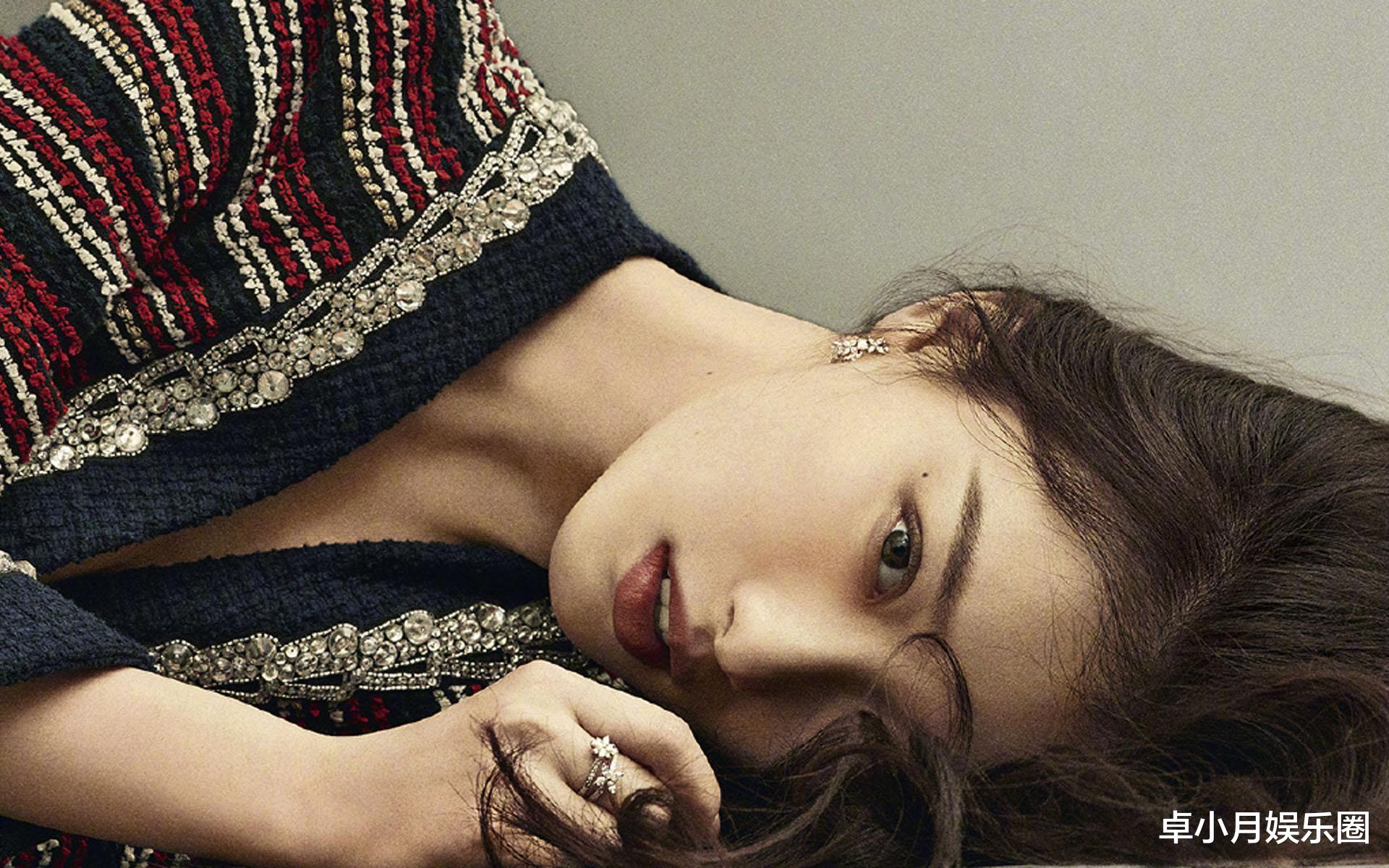 倪妮|32岁倪妮野性牛仔大片曝光，秀马甲线妩媚多姿，真是越来越有魅力了