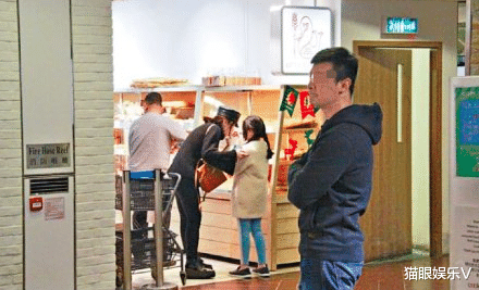 甘比|甘比13岁女儿早熟？烫发美甲身材比保镖还壮，身价40亿用千元香水