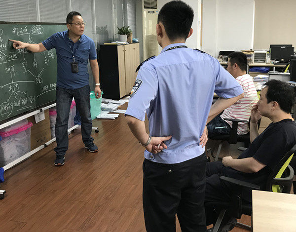 男子因20元按摩费杀死店主,凶手因紫荆花暴露