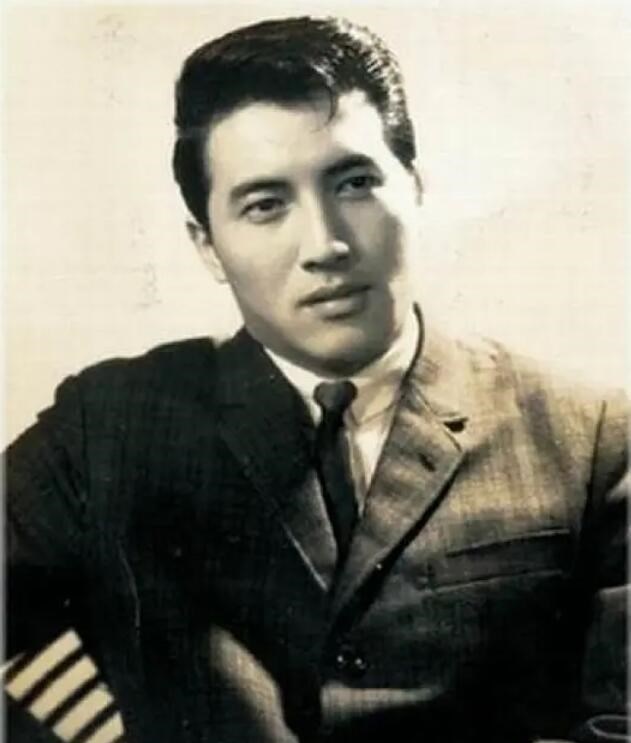 柯俊雄|柯俊雄横跨港台影坛和政界的传奇一生