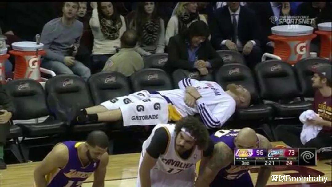 火箭队|挖槽!钉板大帽戈贝尔!这没年度十佳盖帽,我不看了!