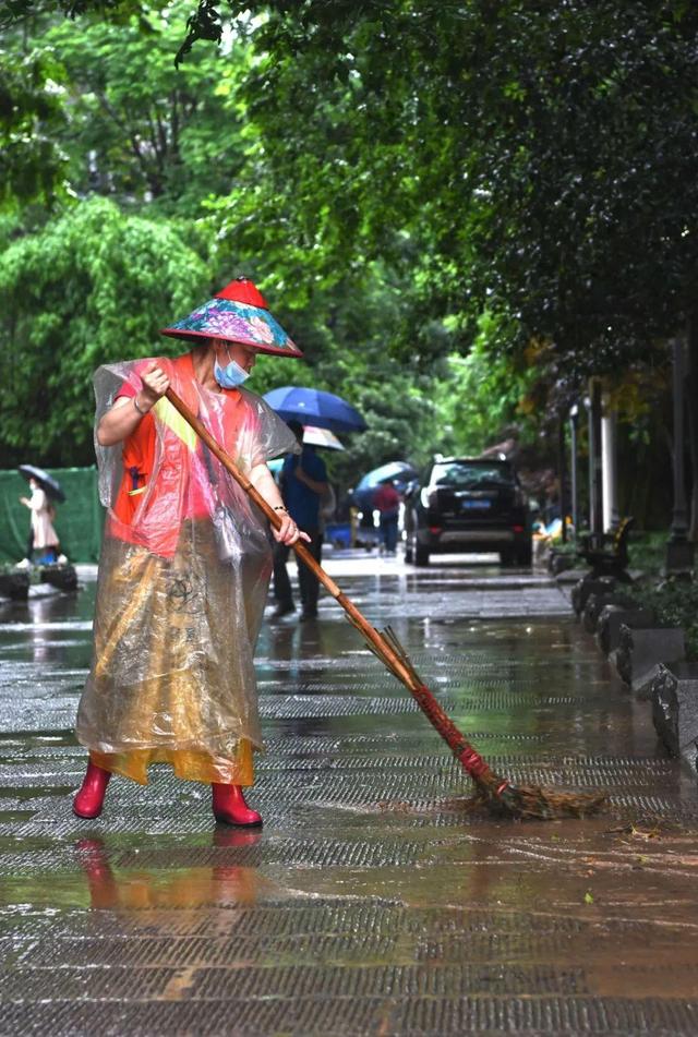 长江日报 蓝天短暂上线，雷电暴雨大风仍步步紧逼！下周强对流继续上演