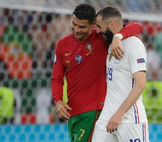 葡萄牙队|欧洲杯争议一幕：C罗示意本泽马回传，葡萄牙故意选择英格兰？