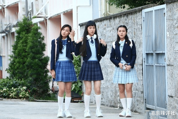 TVB|误堕三角情网？TVB上位小花疑与男艺人日久生情，车厢幽会很甜蜜