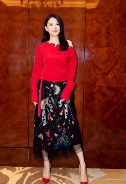 李湘|李湘10岁女儿王诗龄登封面，体形富态太像妈妈，被赞长得健康结实