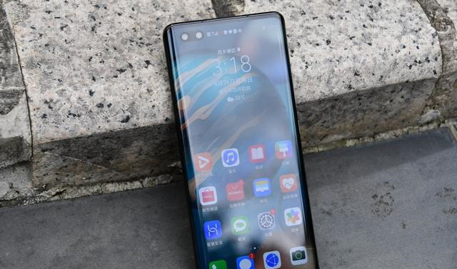 華為鴻蒙系統|鴻蒙OS+超曲面屏+50倍遠攝，加上麒麟990 5G，上市一年多降200元