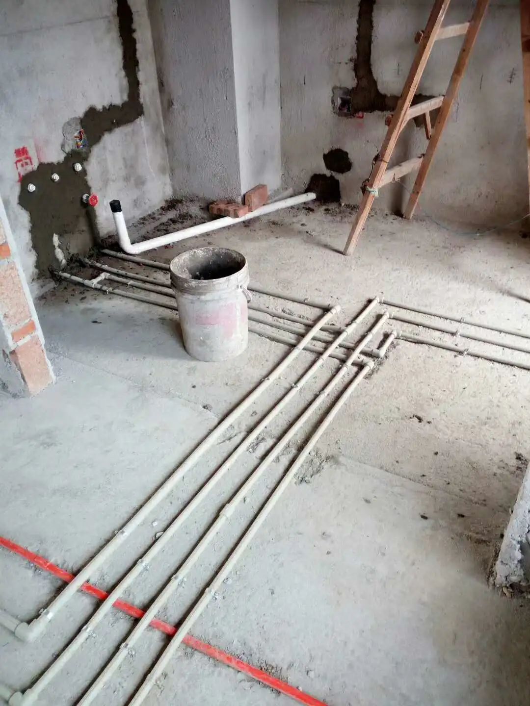 朋友介绍的水电师傅,今天水电完工了,大伙帮忙看看做得怎样