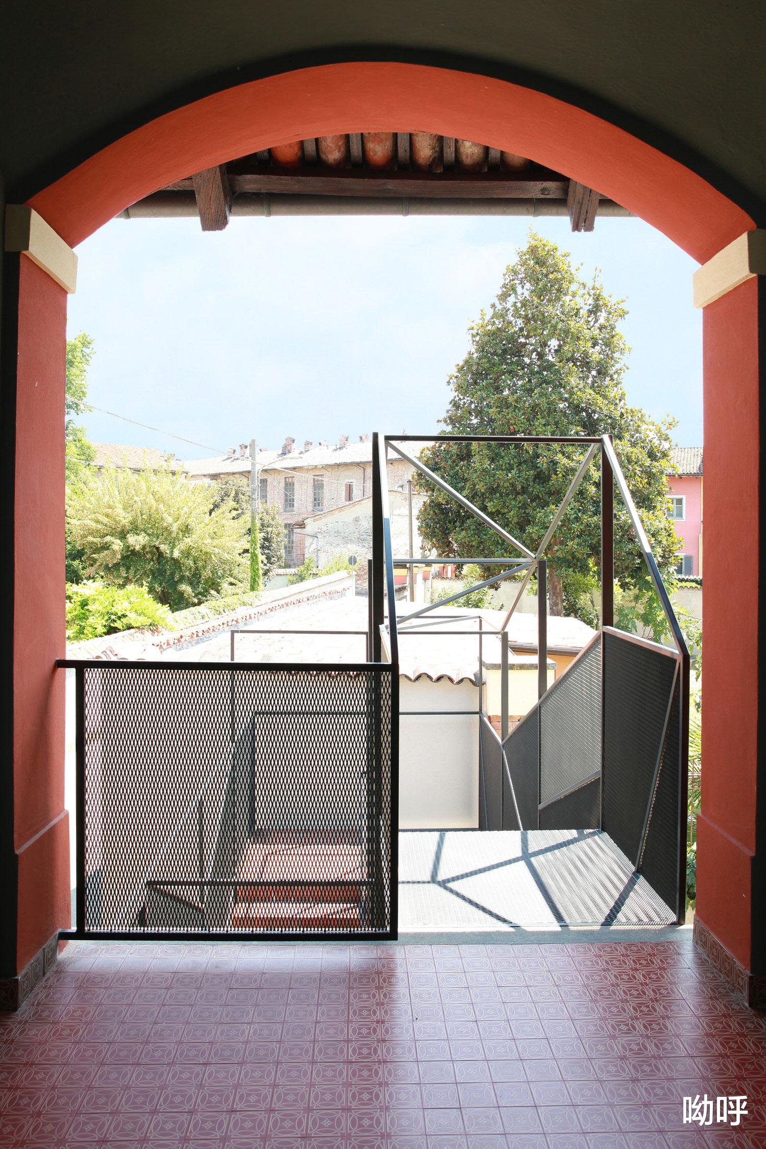 Marcante Testa丨旧房变活力彩色公寓