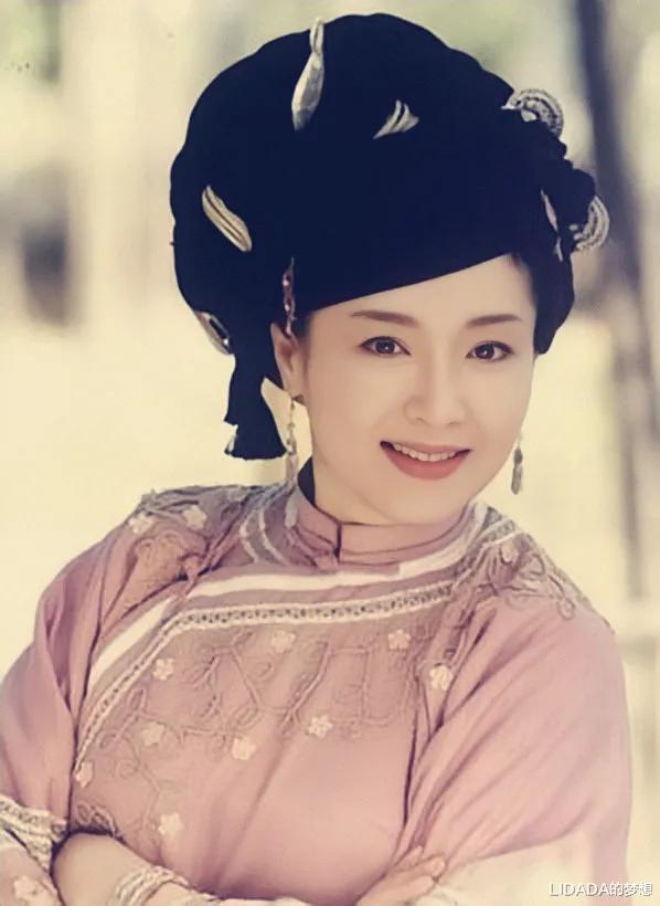 LIDADA的梦想 “可怜”的恬妞：5岁挣钱养自己，26岁嫁富商被骗，为了面子再婚万梓良又离了