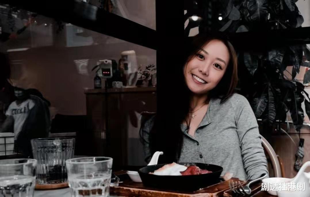 李丽珍|有意入行？55岁昔日港片女神女儿尽得妈妈真传，从青涩蜕变成熟路线