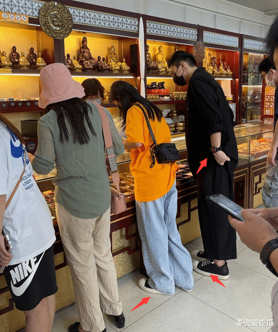 王大陆|王大陆蔡卓宜约会被拍？王大陆打扮低调，女方素颜暴露真实颜值