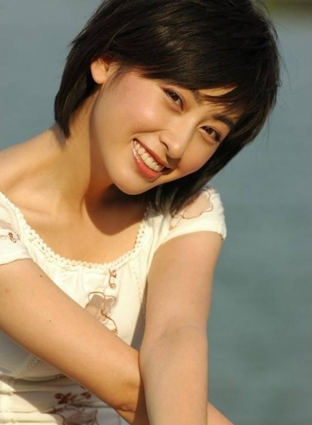 张铁林|被称为“回族第一美人”曾和张铁林同居数年，嫁大23岁丈夫特幸福