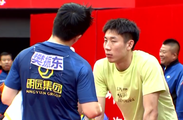一个人的夜晚 他曾是樊振东的队友，27岁突然退役，如今重返赛场执教昔日好兄弟