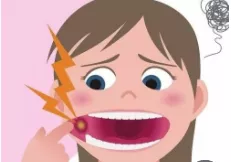 银川芽芽 吃饭老咬到腮帮子咋回事？