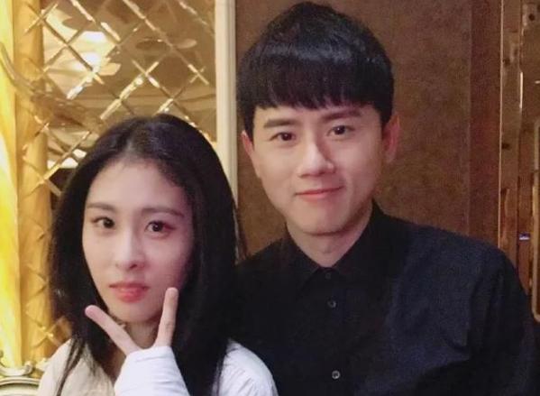 张碧晨|华晨宇刚过31岁生日，张碧晨就上传女儿头像，和花花如复制粘贴