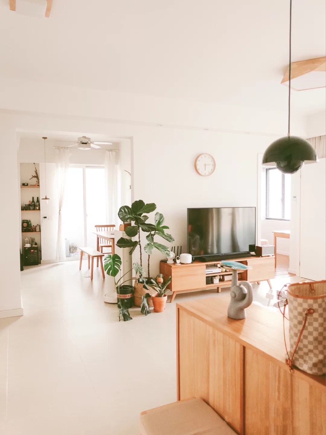 |90后女生家中的精致场面，进门就是风景，入住两年依然整洁温馨