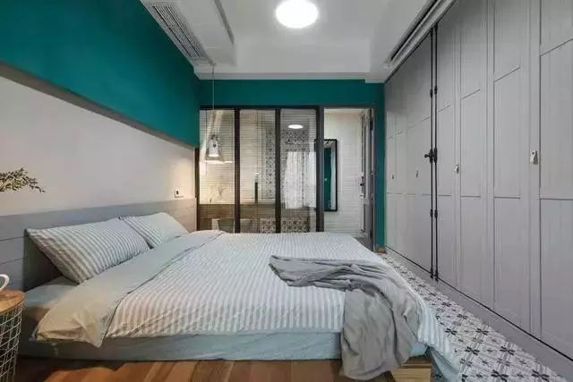 客厅、餐厅和厨房全开放式设计,好一个宽敞、清爽、惬意的家