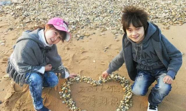 |身高只有1米28的她，嫁侏儒症丈夫被宠成公主，如今日赚五位数