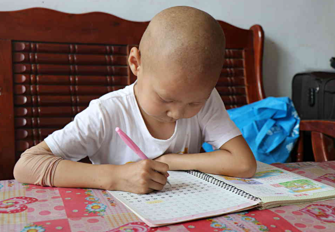 急诊室老苗|夏季高温再难受,这4件事也不要对孩子做,家长别不当回事