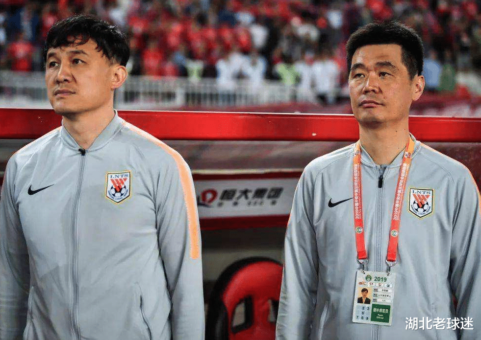 李霄鹏|21世纪最奇葩的足球队！全队上下躲着头球踢，李霄鹏可以放心了