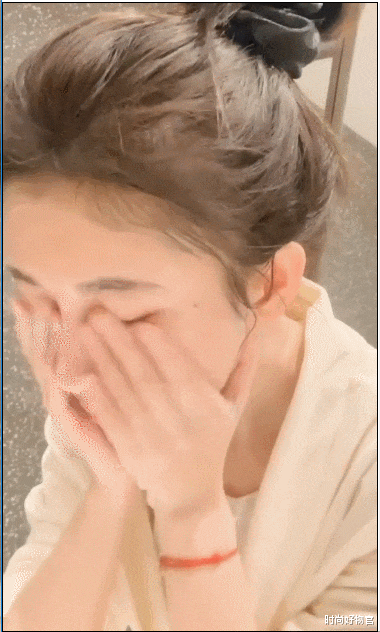 时尚好物官|鞠婧祎素颜比妆后还好看！直播洗脸也不怯场，看看她的护肤小秘诀