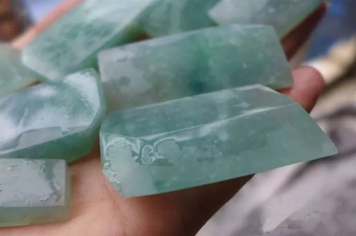 翡翠|翡翠有这些“瑕疵”后，身价立马翻百倍！
