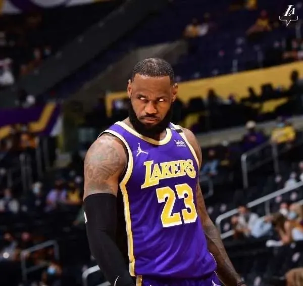 湖人队|沃神爆料老詹最新伤情！湖人卫冕难了......