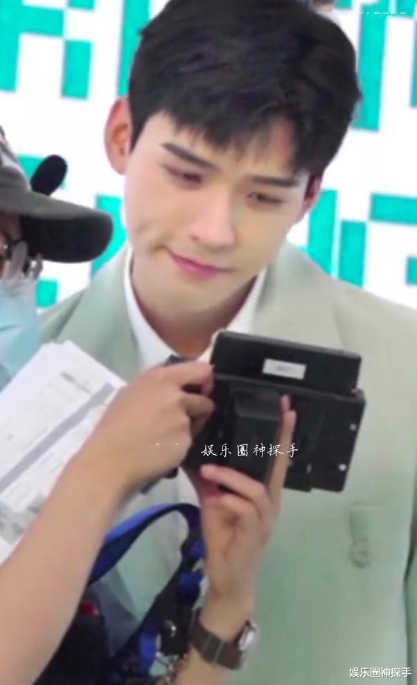 生图|看了张哲瀚和这几位男星的抓拍生图，粉丝：一个不输一个！