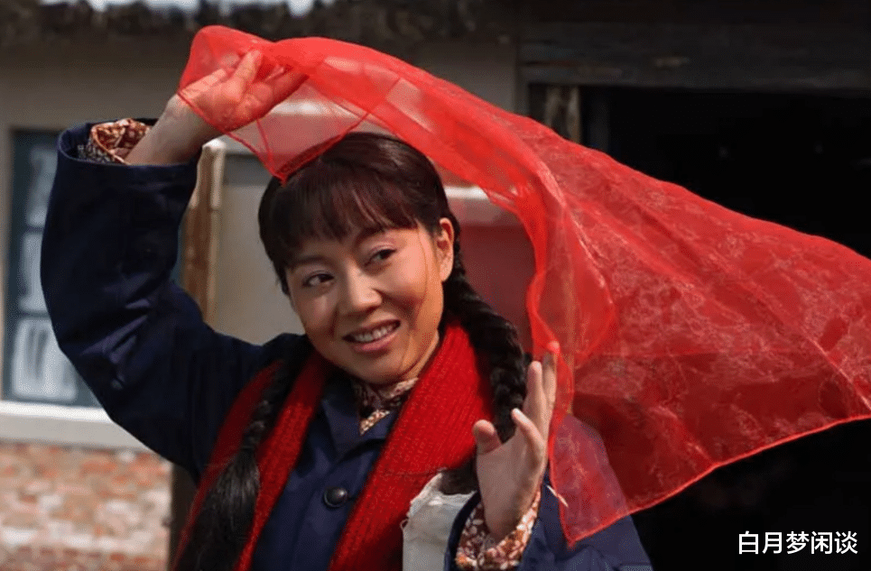 白月梦闲谈 她是老板娘专业户，逆生长变女神，50岁的闫妮凭什么翻红